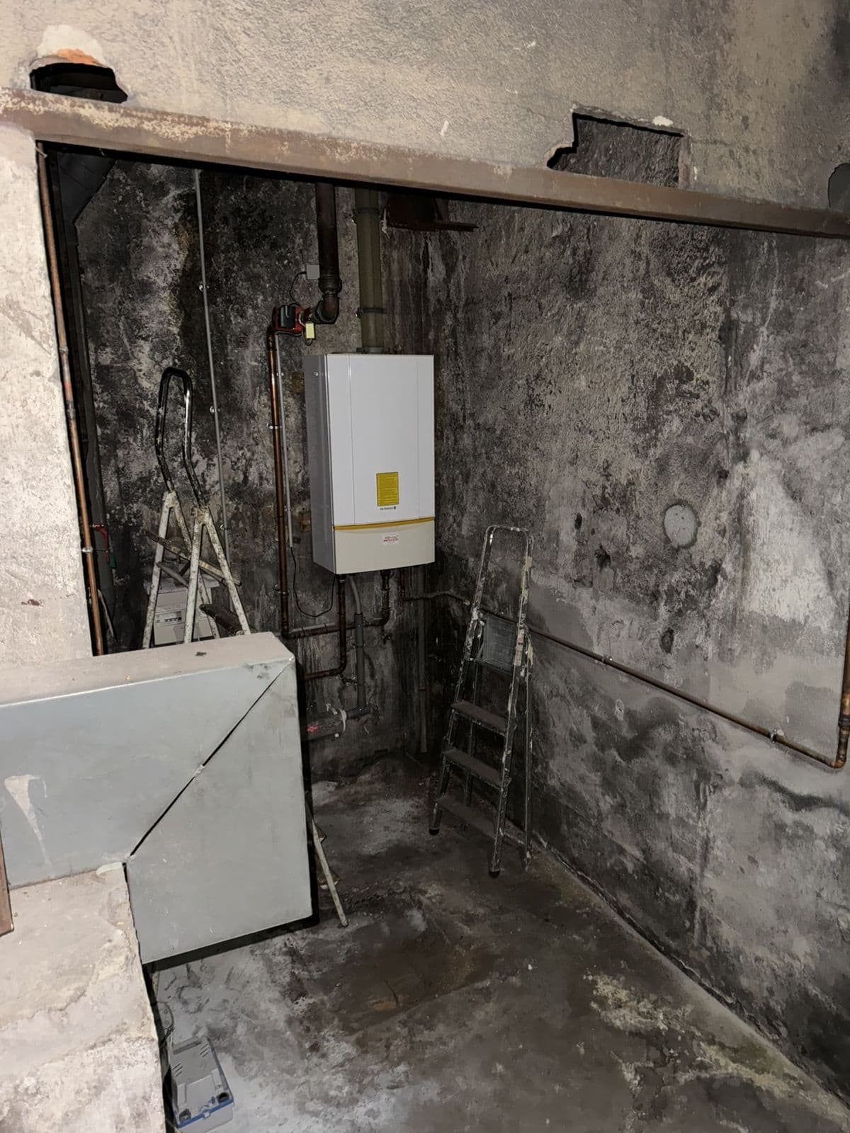 Une cave du sous-sol, avant aménagement
