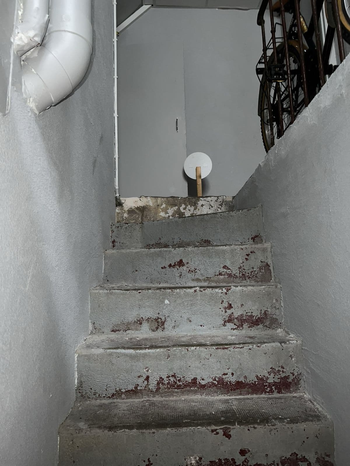 L’escalier d’accès au sous-sol